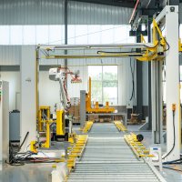 在線纏繞機和搖臂式纏繞機應(yīng)該怎么選